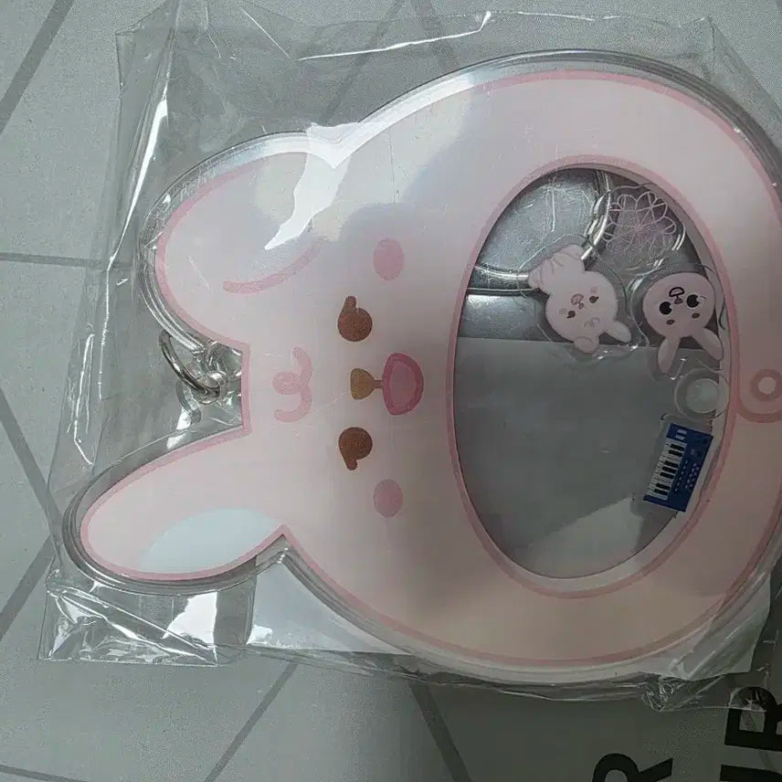 데이식스 데니멀즈 쉐이커 키링 케 필