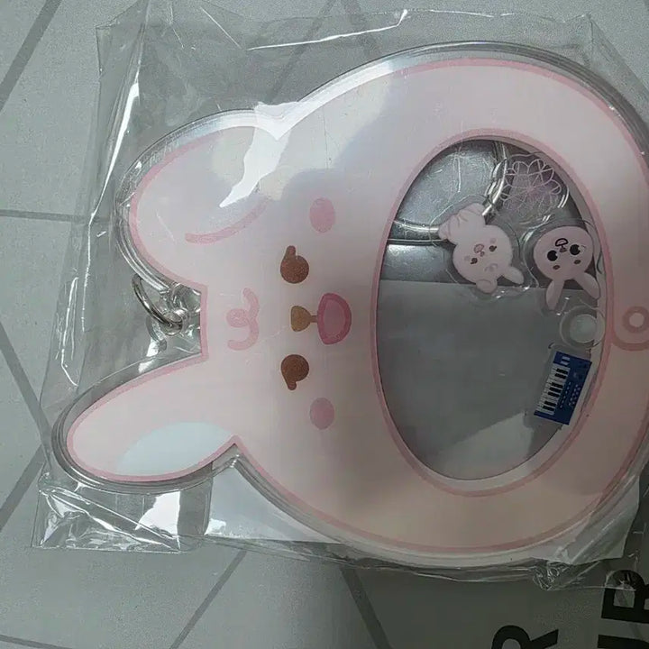 데이식스 데니멀즈 쉐이커 키링 케 필