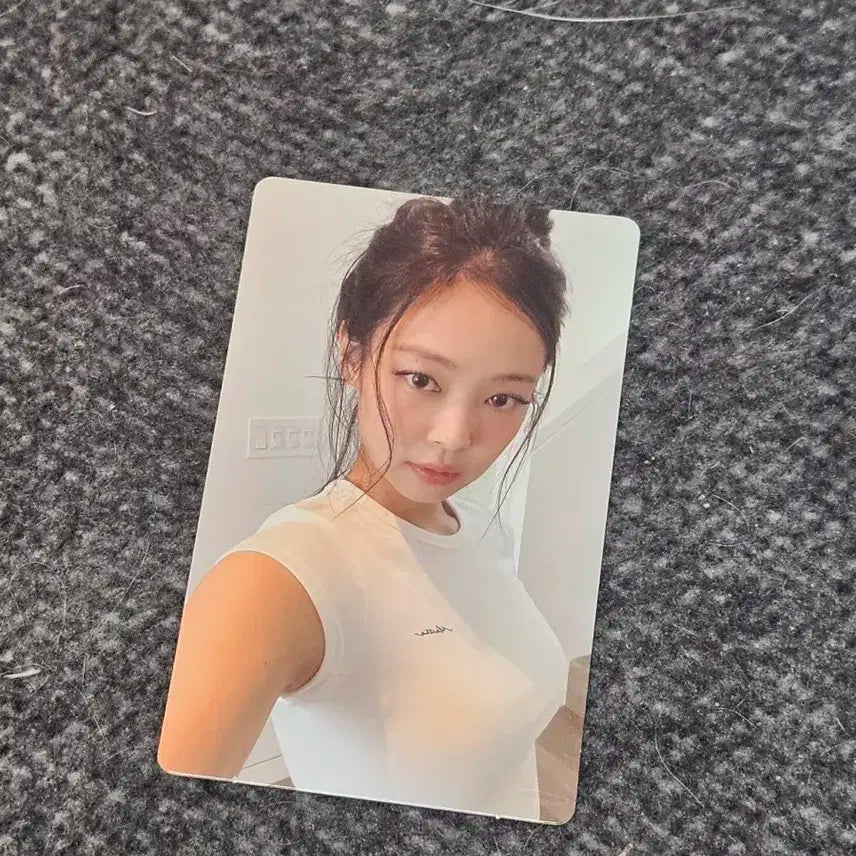 블랙핑크 제니 만트라 티셔츠 포카