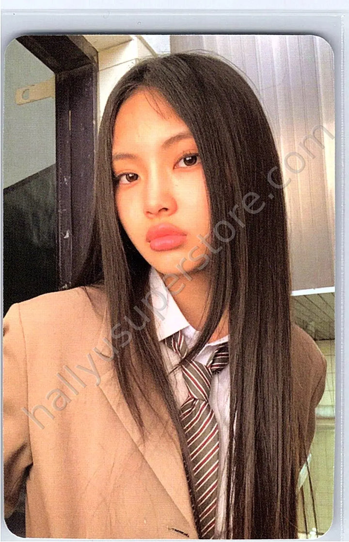 NewJeans - Hyein - NewJeans “OMG” A version album photocard version 1 weverse album version
