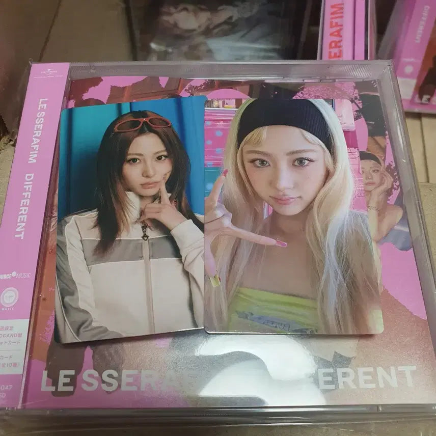 르세라핌 허윤진 DIFFERENT 포토카드 개봉 앨범 분철 (포카O)