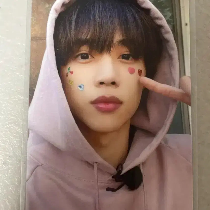 더보이즈 선우 핑크후드 포카