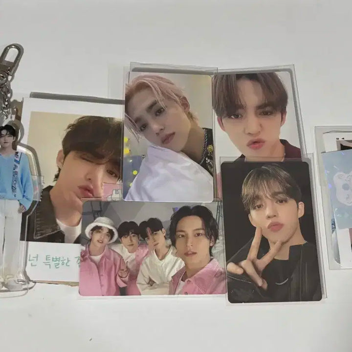 세븐틴 에스쿱스 포토카드 일괄 판매합니다! 아크릴 키링도 같이 드릴게요~