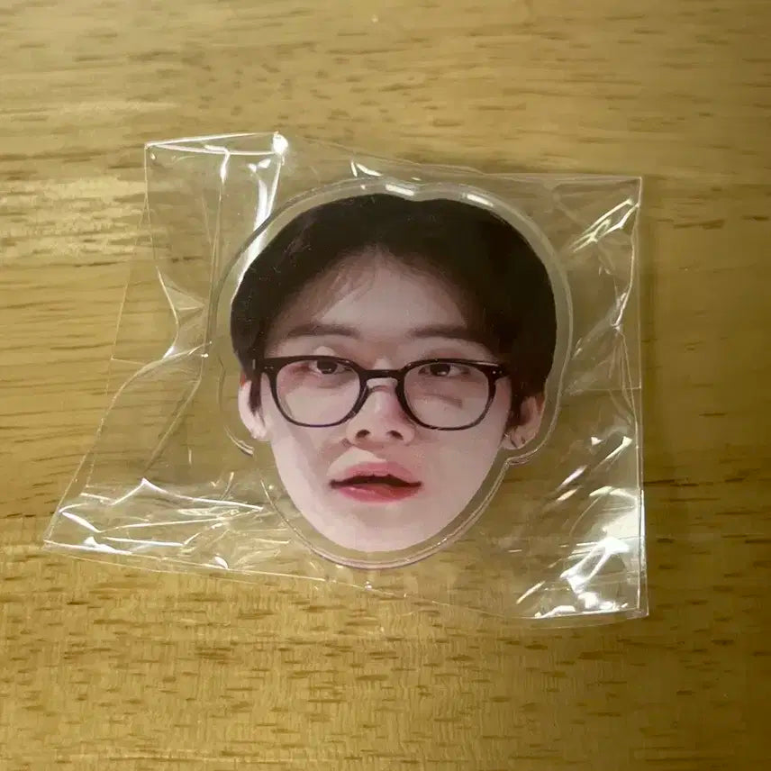 투모로우바이투게더 투바투 연준 얼굴 그립톡 팔아요