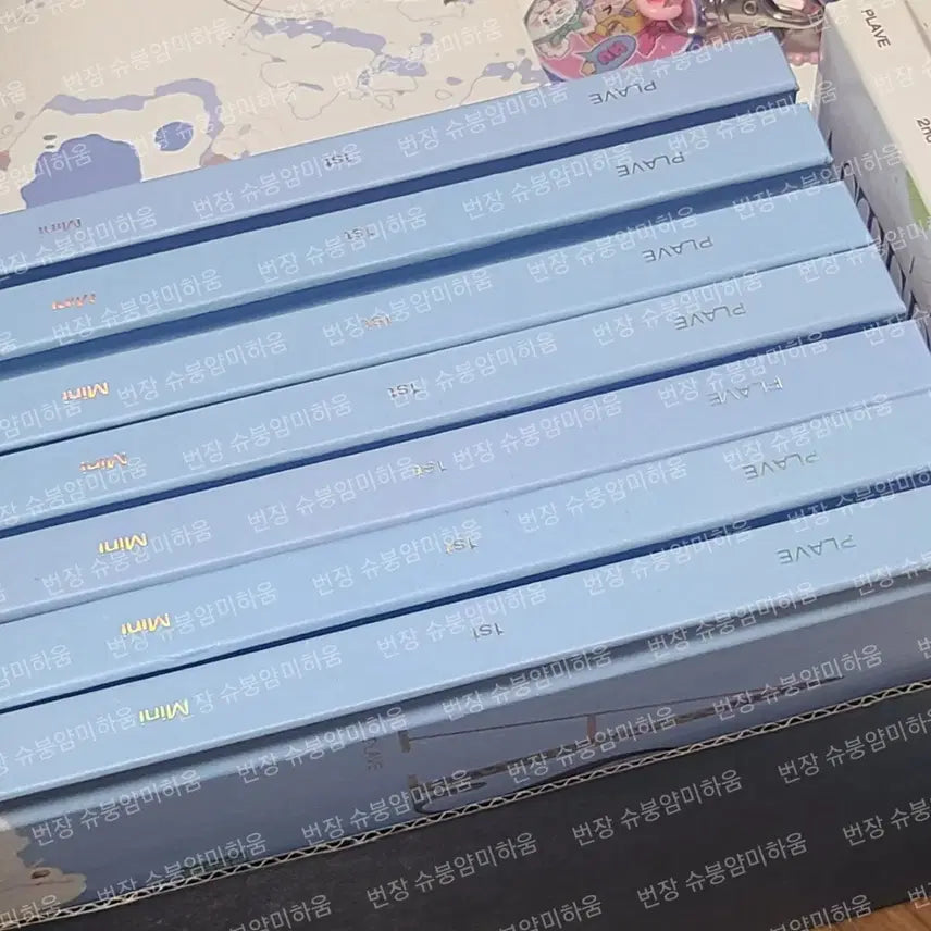 플레이브 여섯번째여름(육여름) 개봉 앨범 팝니다(포스터+스티커+북마크)