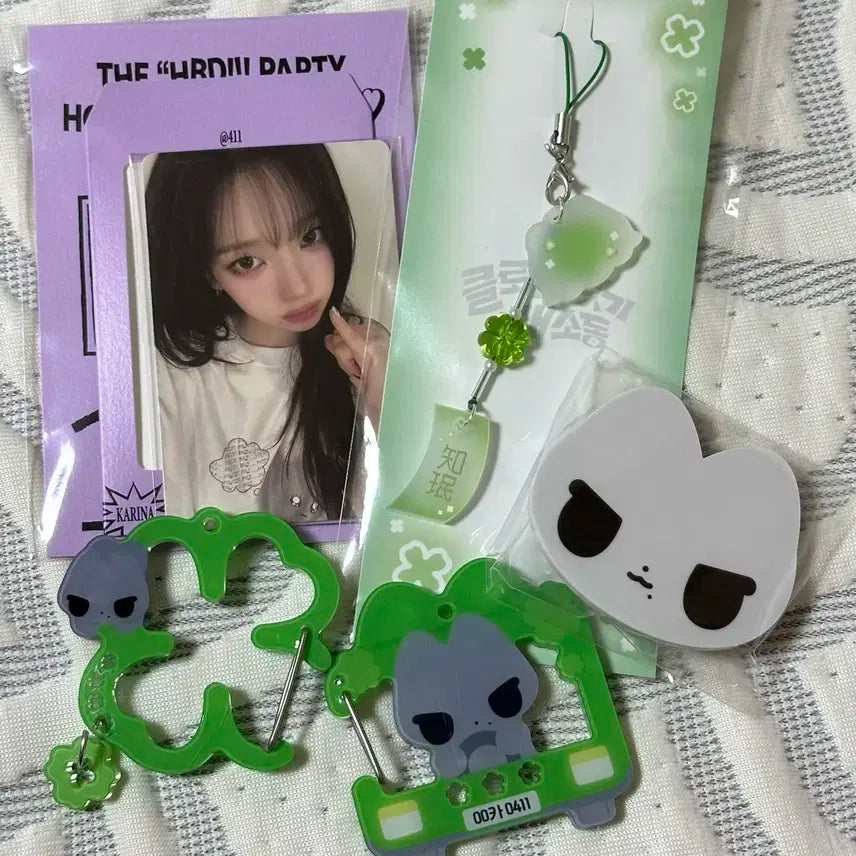 카리나 유지민 생일 굿즈 찌먕이 포카 포토카드 카라비너 그립톡 키링 양도