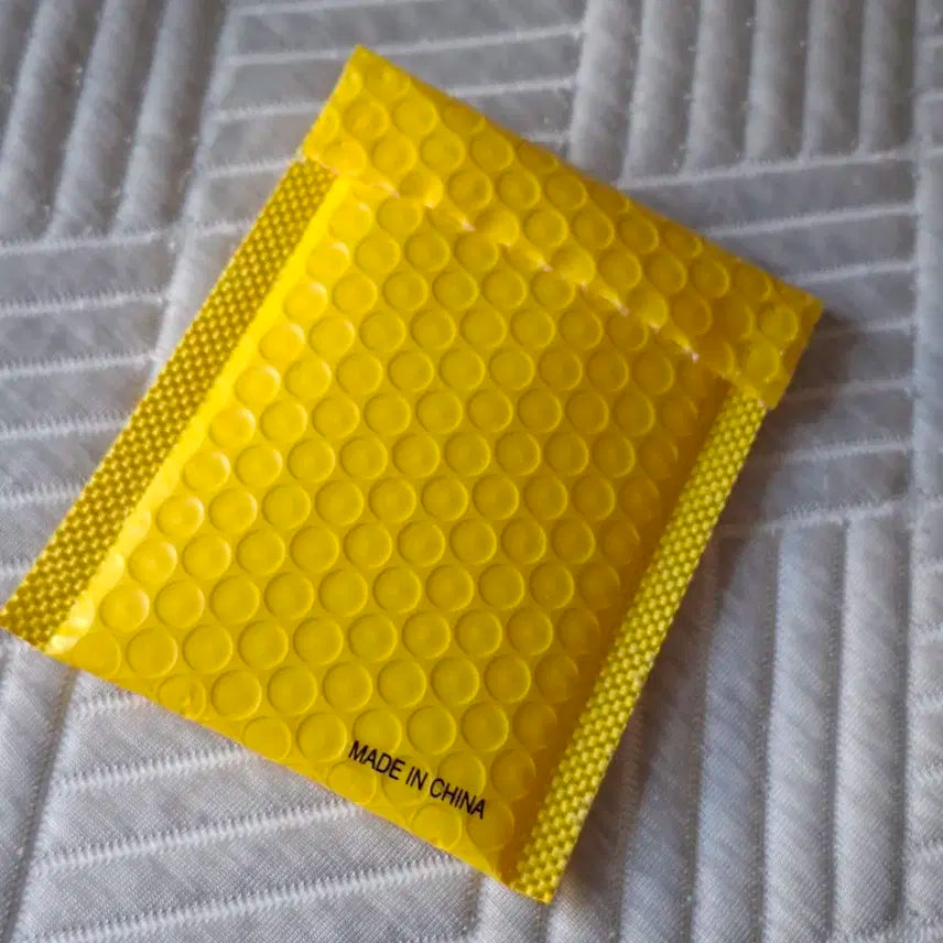 맘스터치 르세라핌 증명사진 키링