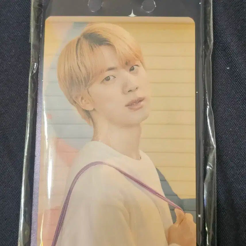 방탄소년단 석진 휠라 구매특전 양도합니다.
