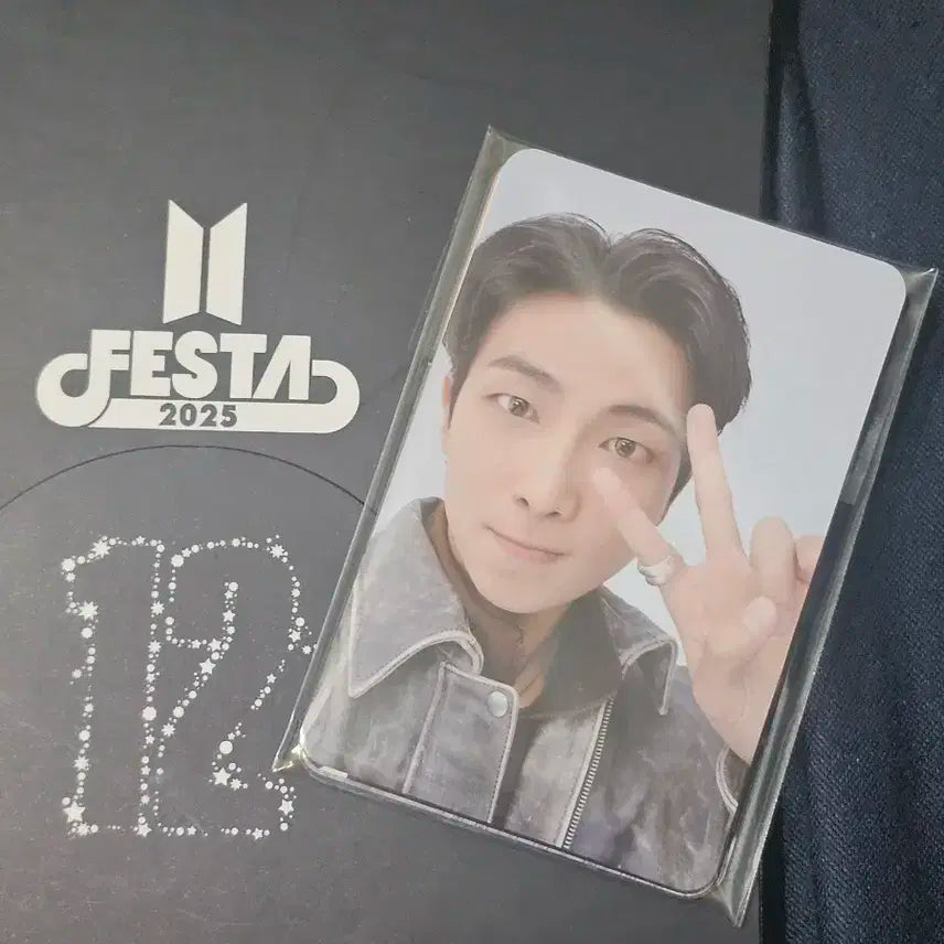 방탄소년단 2025페스타 아미존 미개봉 포카 양도합니다.