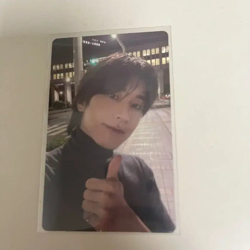This man 위버스 럭드