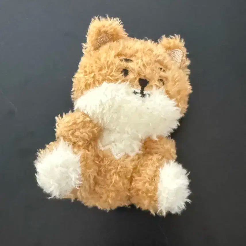 데니멀즈 앉은 케