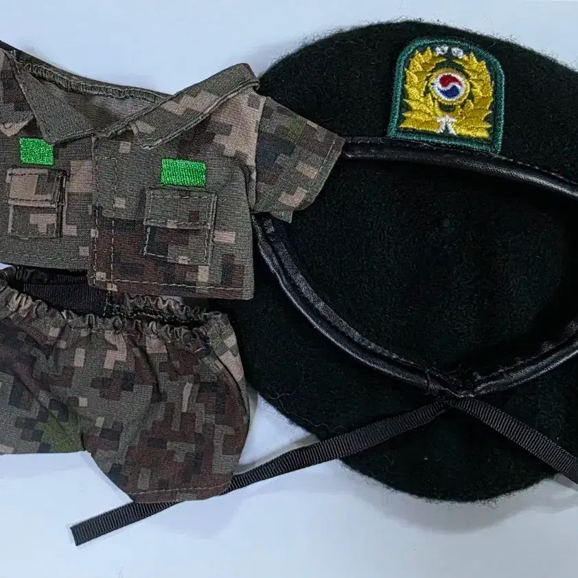 20cm 군인옷세트 베레모포함