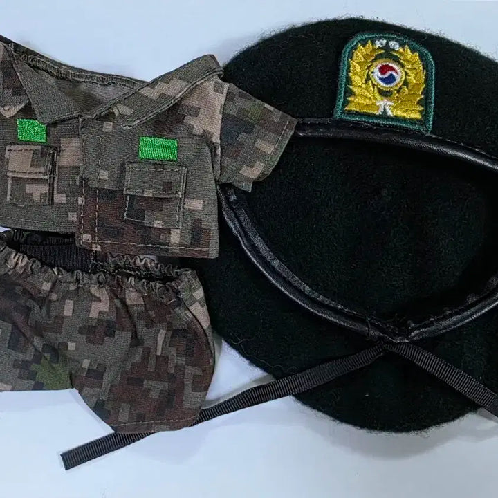 20cm 군인옷세트 베레모포함