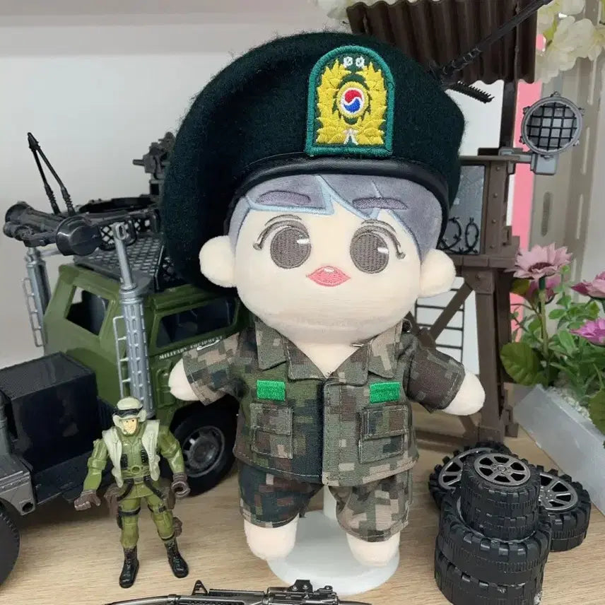 20cm 군인옷세트 베레모포함
