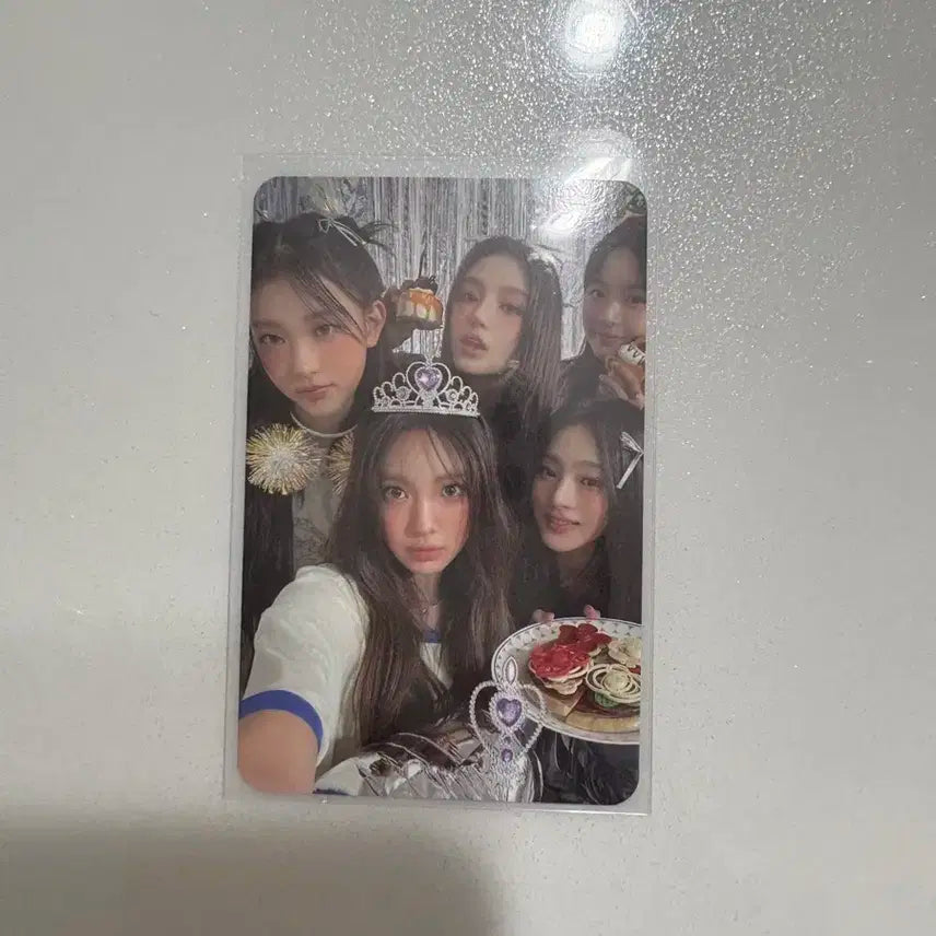 뉴진스 단체 시그 포카