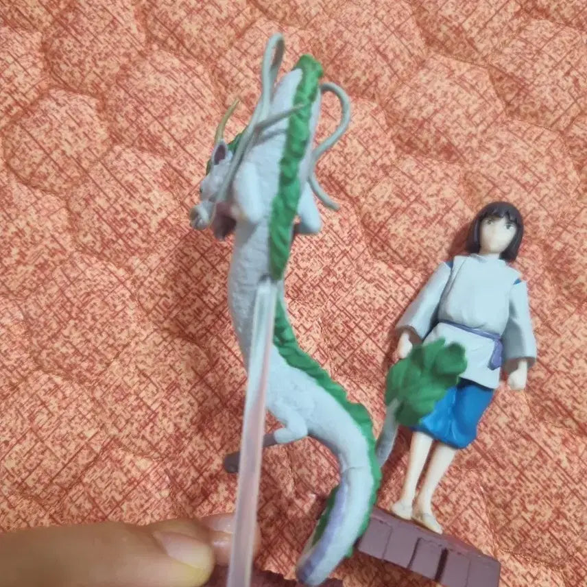 지브리 센치행 하쿠, 하쿠용 피규어 센과 치히로의 행방불명