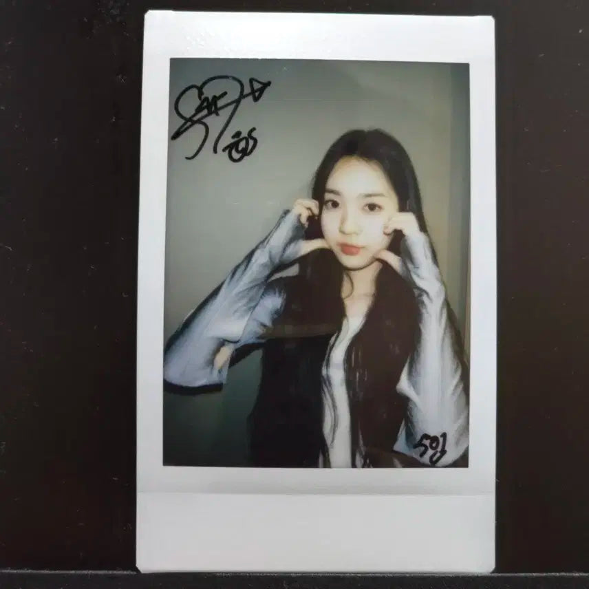 キムウジン　ポラロイド Bunjang - Signed Polaroid – HALLYUSUPERSTORE