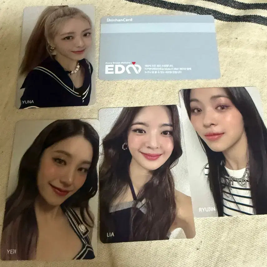 있지 신한카드 발급 특전 포카 (채령없음)