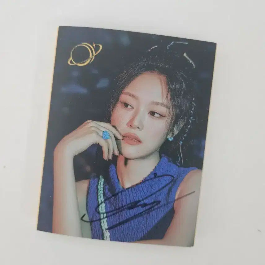 루셈블 투데이야 이달의소녀 현진 싸인 앨범