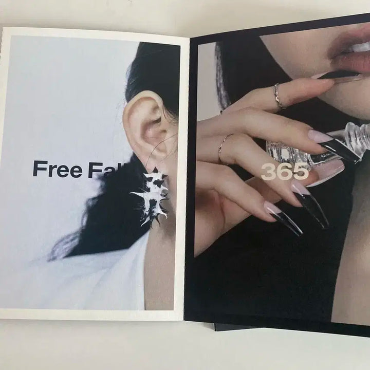 ITZY checkmate sneakers 미니앨범