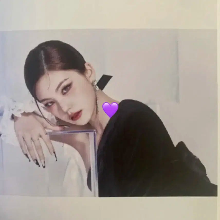 ITZY checkmate sneakers 미니앨범