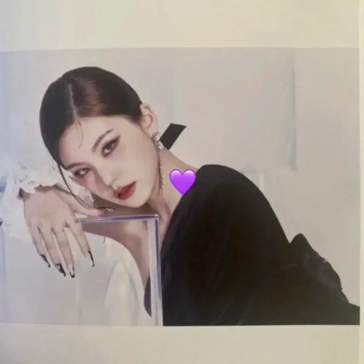 ITZY checkmate sneakers 미니앨범