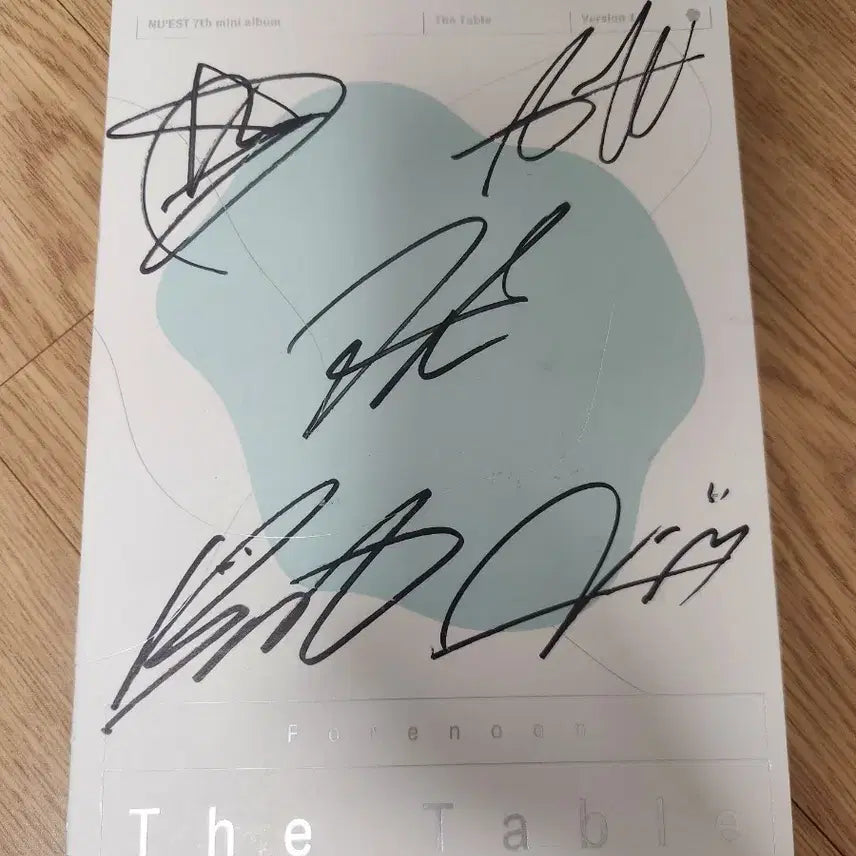 뉴이스트 The Table 친필 사인 앨범 비매