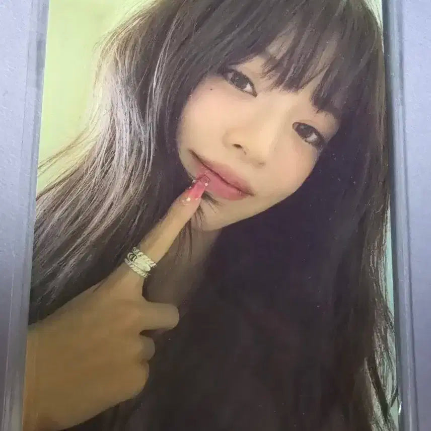 프로미스나인 이채영 팝업 럭드포카 판매합니다