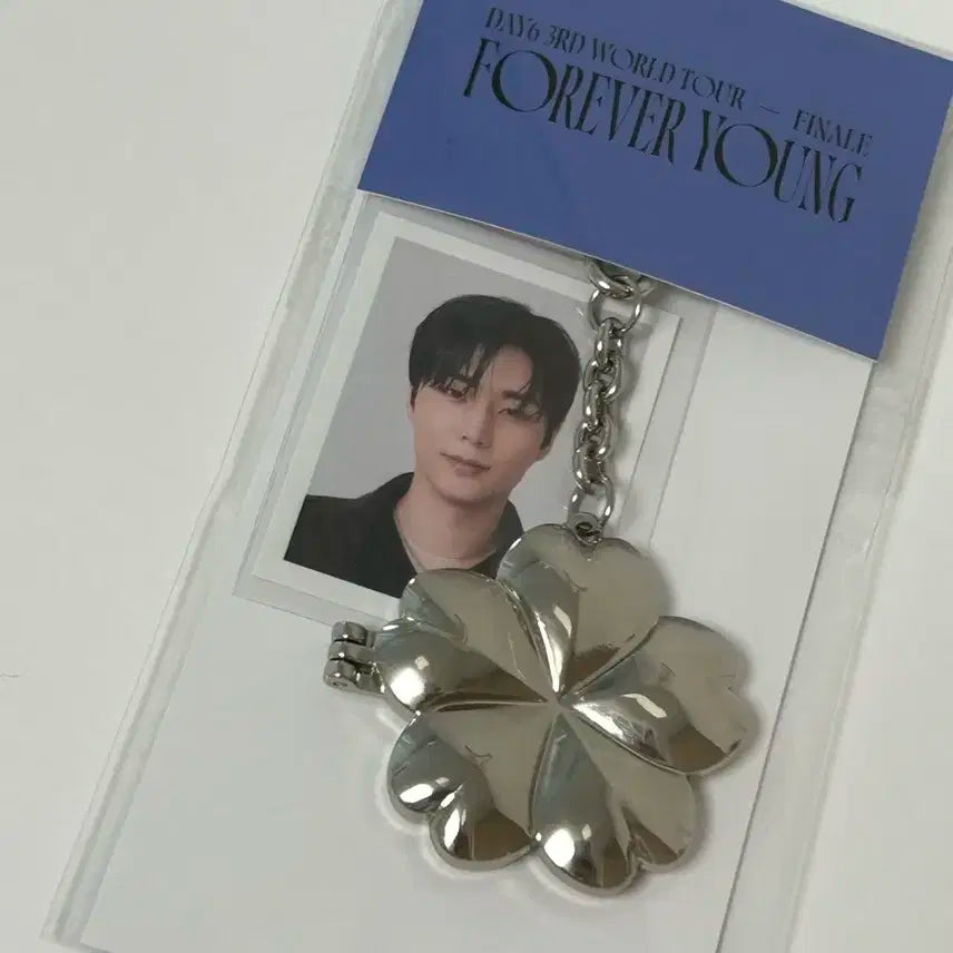 데이식스 엠디 로켓팬던트 키링 영현 케