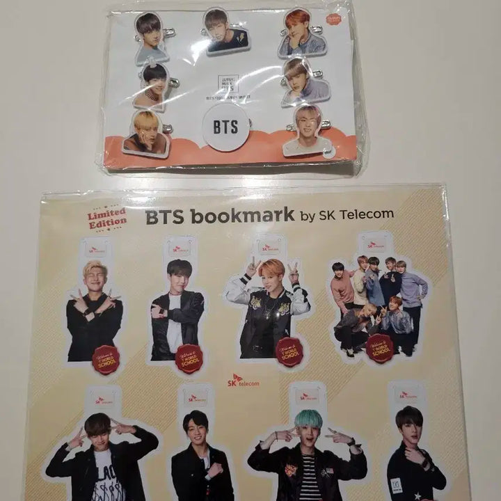 방탄소년단 BTS SK텔레콤 북마크 + 클라우드베리 뱃지 세트 양도