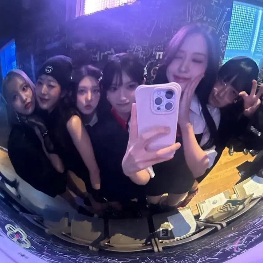 아이브 안유진 비얼라잇 cd샵 럭키드로우 특전 포카 판매해요 !