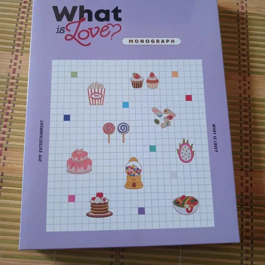 트와이스 What is Love 모노그래프 미개봉앨범  sealed