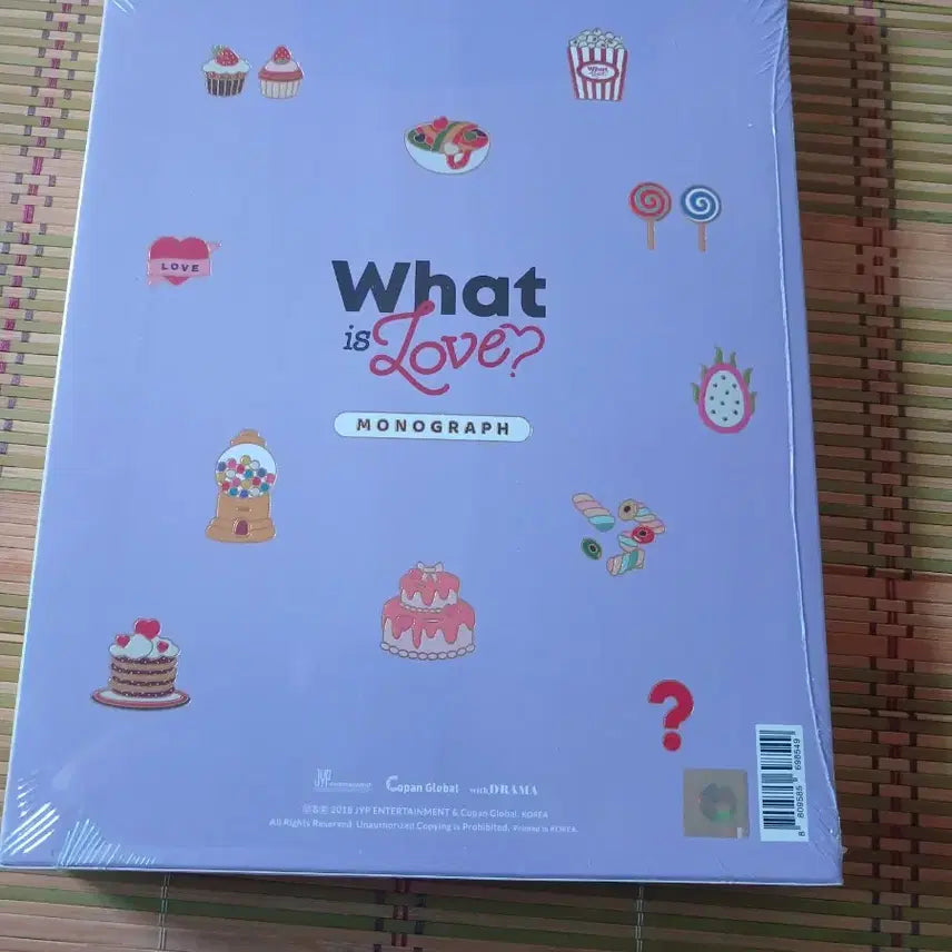 트와이스 What is Love 모노그래프 미개봉앨범  sealed