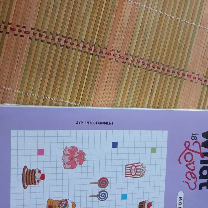 트와이스 What is Love 모노그래프 미개봉앨범  sealed