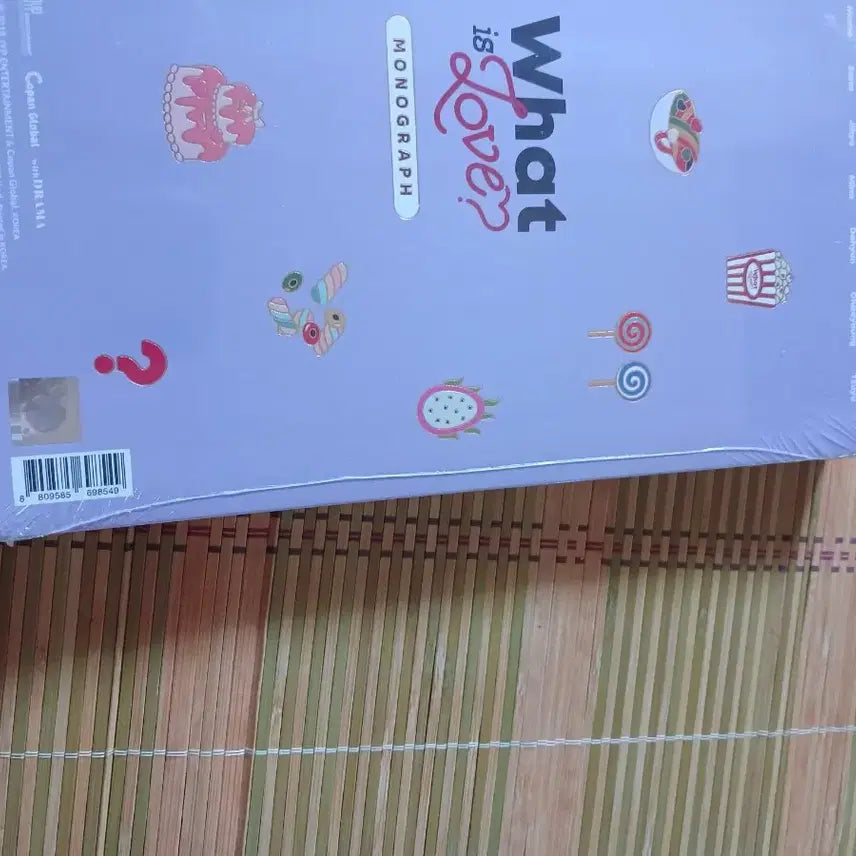 트와이스 What is Love 모노그래프 미개봉앨범  sealed