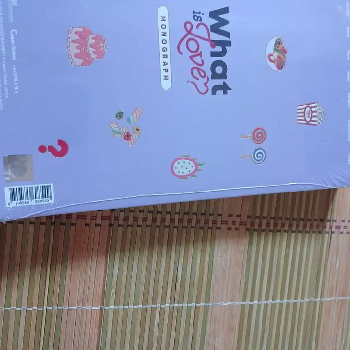 트와이스 What is Love 모노그래프 미개봉앨범  sealed