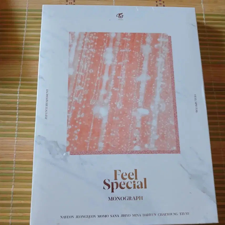 트와이스 Feel Special 모노그래프  미개봉 sealed