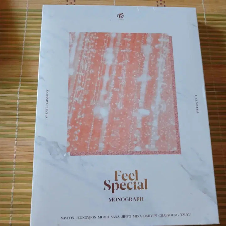 트와이스 Feel Special 모노그래프  미개봉 sealed