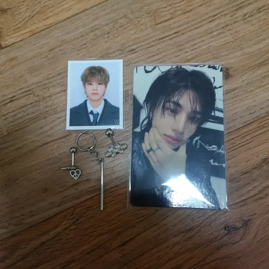 스트레이키즈 스키즈 현진 포토카드+현진 리노 손민수 귀걸이피어싱