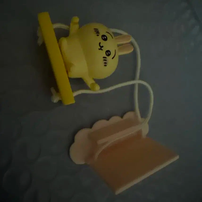 먼작귀 우사기 그네 가챠 피규어