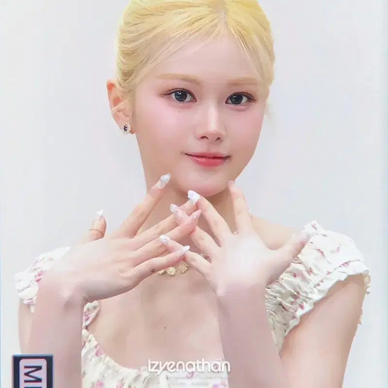 트리플에스 마유 싸인 폴라로이드