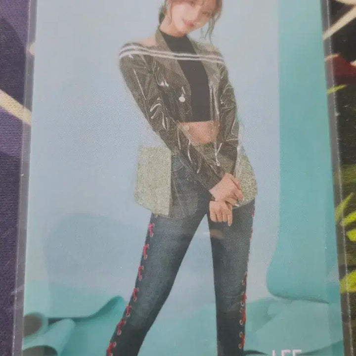 프로미스나인 이새롬 럽밤 키노 포카