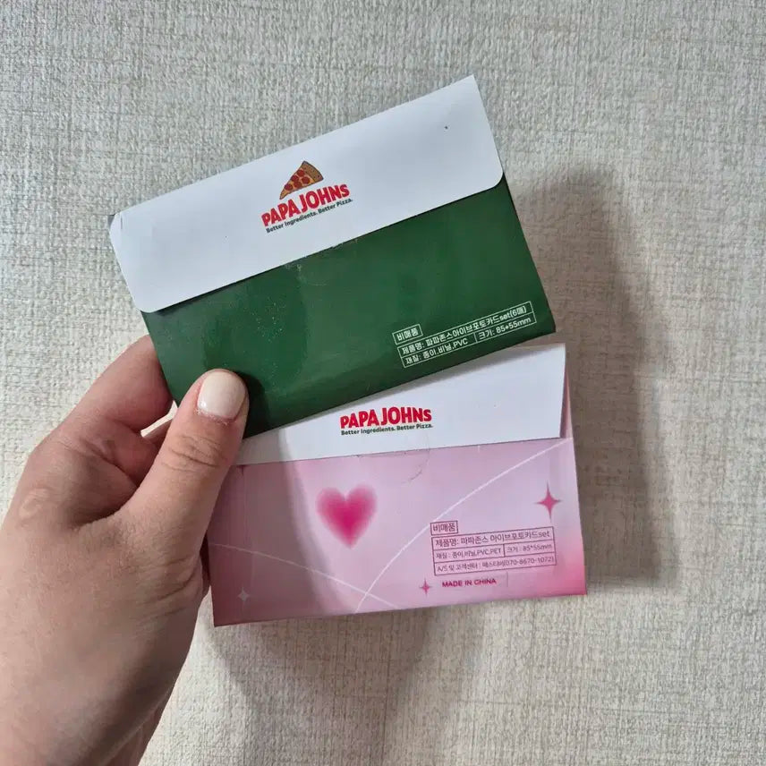 아이브 파파존스 미개봉 포카 2세트 합 만원에 팝니다.