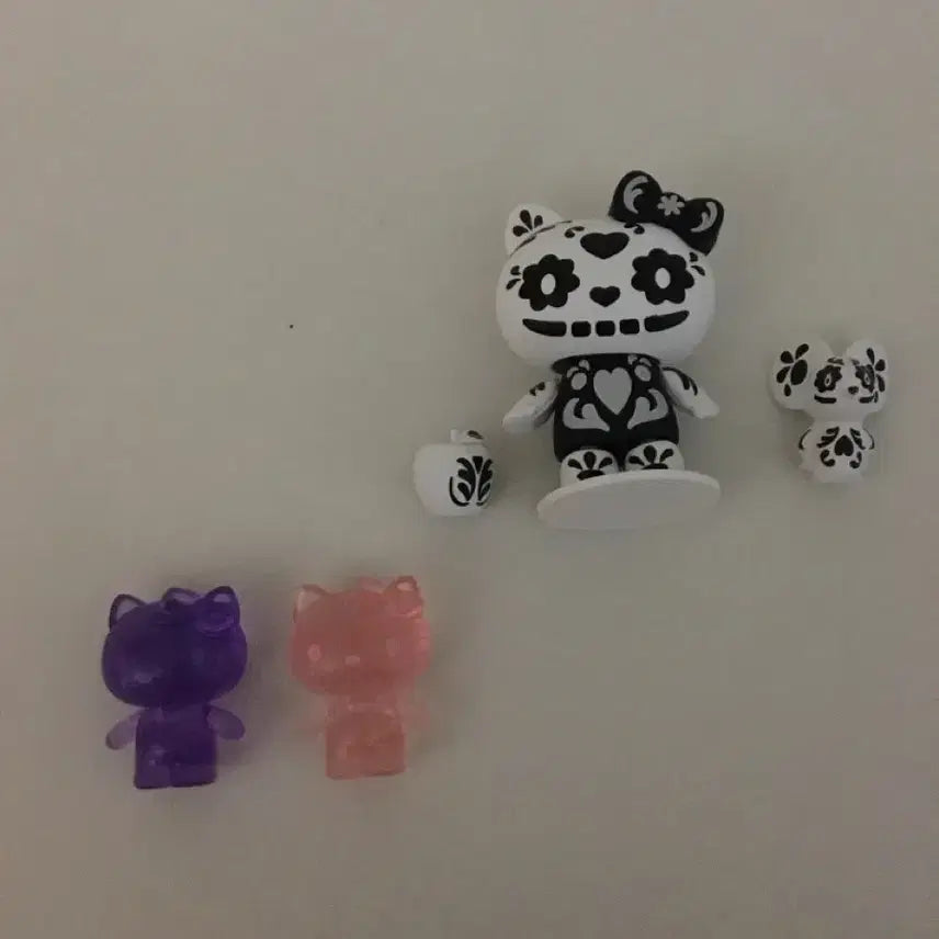 해골 Hello Kitty 피규어 세트