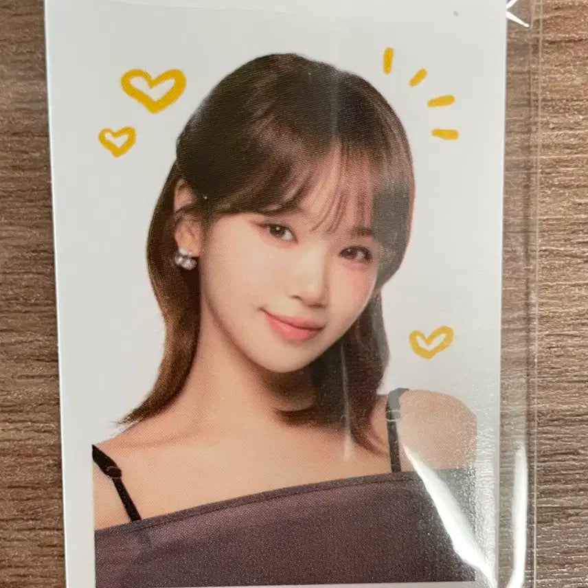맘스터치 르세라핌 증명사진 김채원