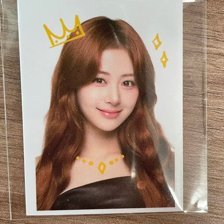 맘스터치 르세라핌 증명사진 허윤진