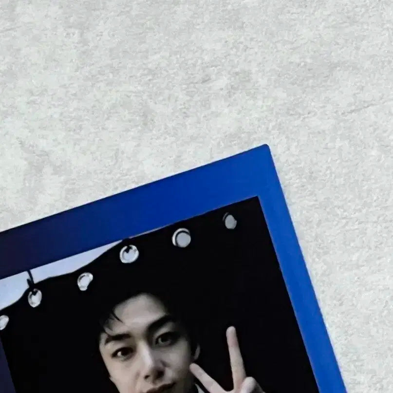 y 매거진 몬스타엑스 형원 싸인 폴라로이드 팝니다