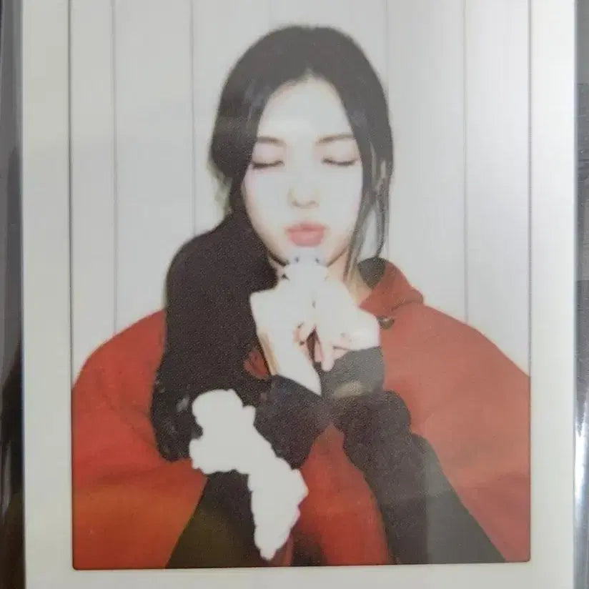 하츠투하츠 유하 슴스토어 특전 폴라로이드 판매
