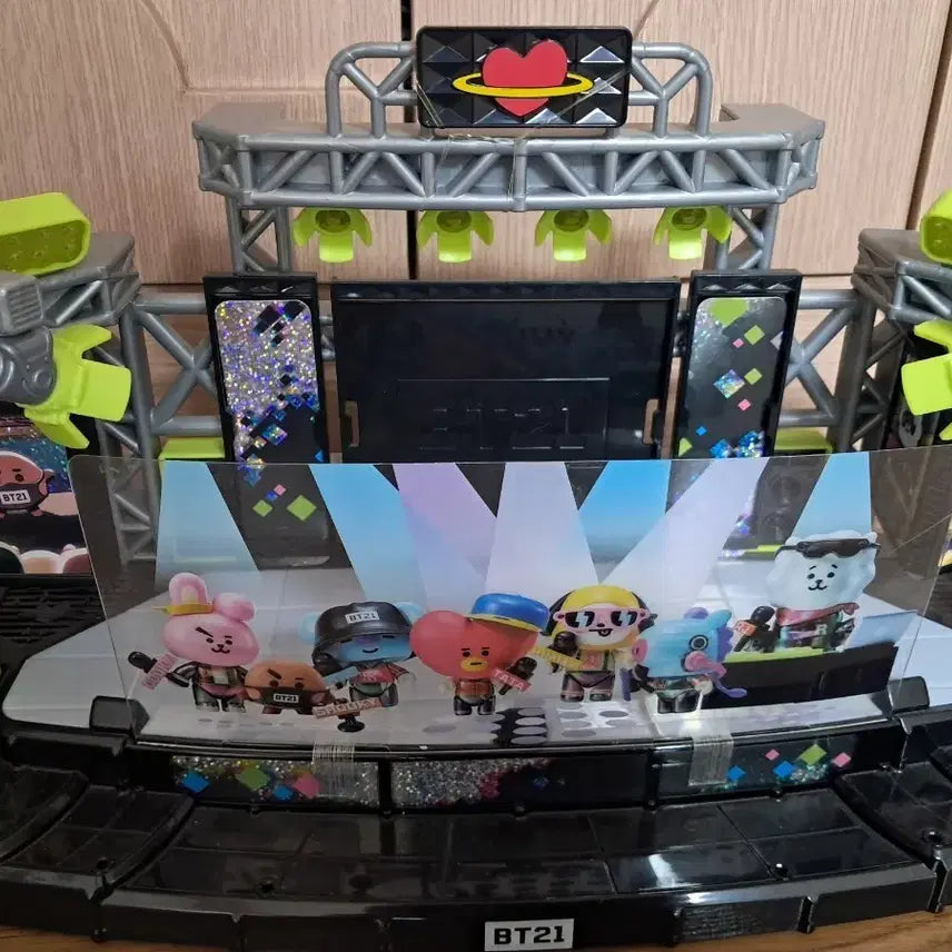 BT21 콘서트 스테이지 장난감 피규어 세트 팝니다,