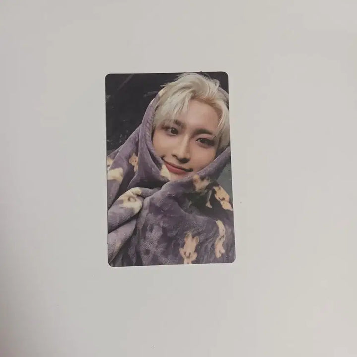 에이티즈 할라지아 성화 담요 포카